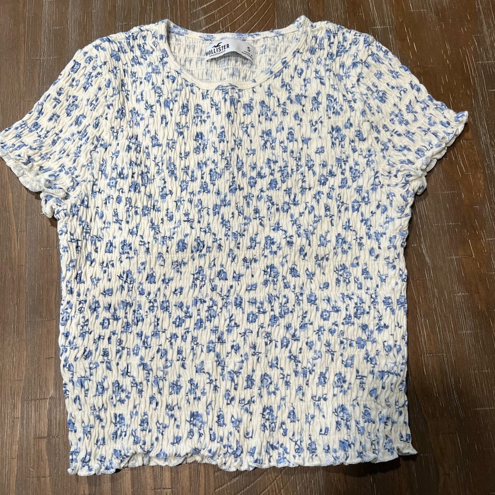S Hollister Flower Scrunched Tee